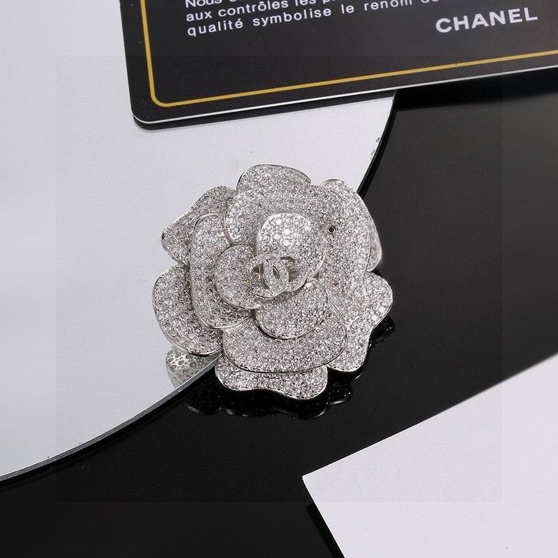 Chanel Brooch 07yxs35